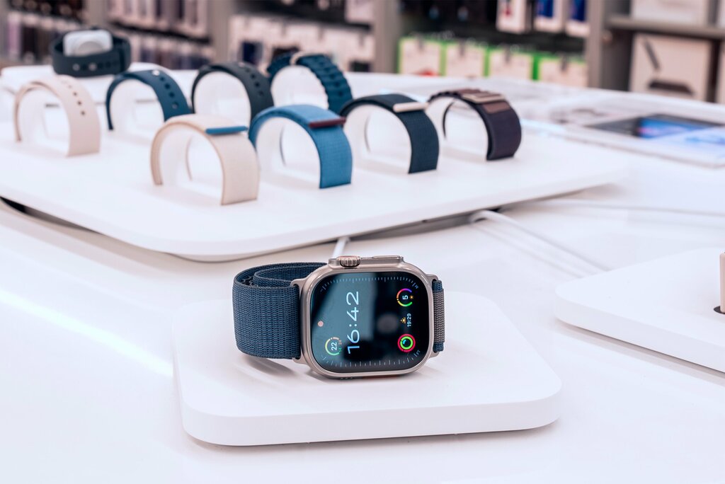 Electronics store ISpace, Baku, photo