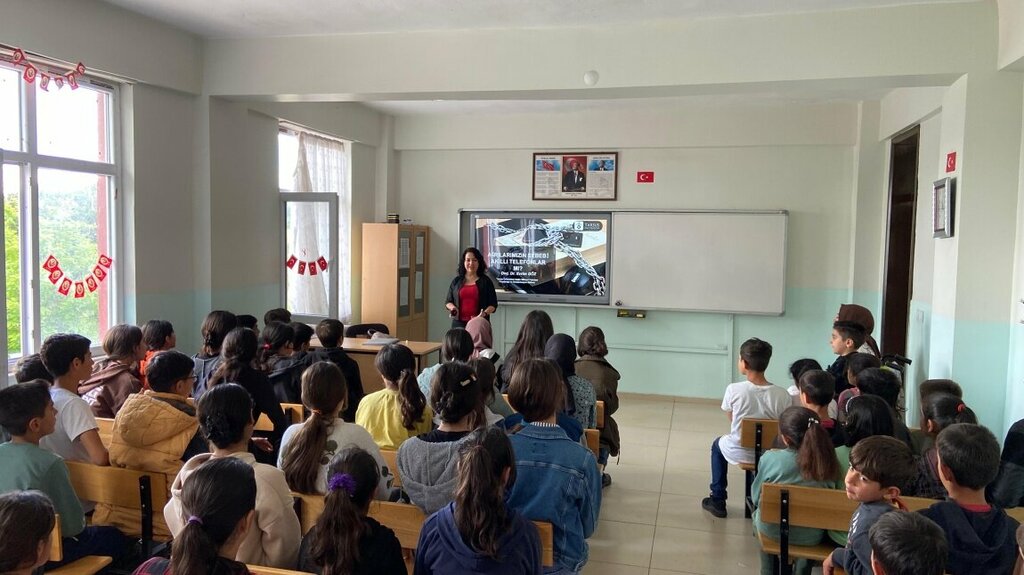 School Yesilkonak Middle School, Kurtalan, photo