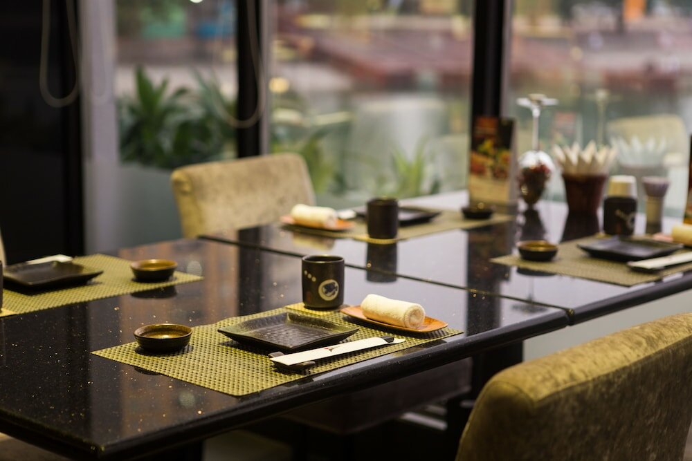 Фото Lake Side Hotel