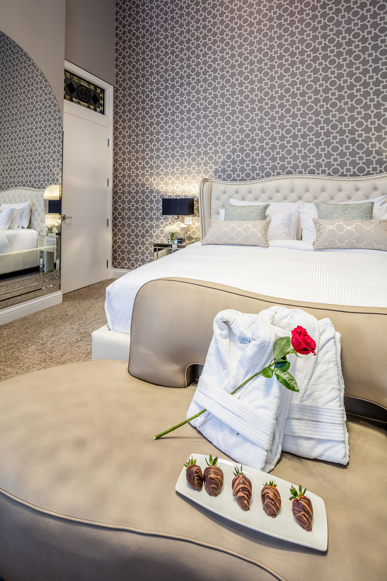 Фото Retro Suites Hotel