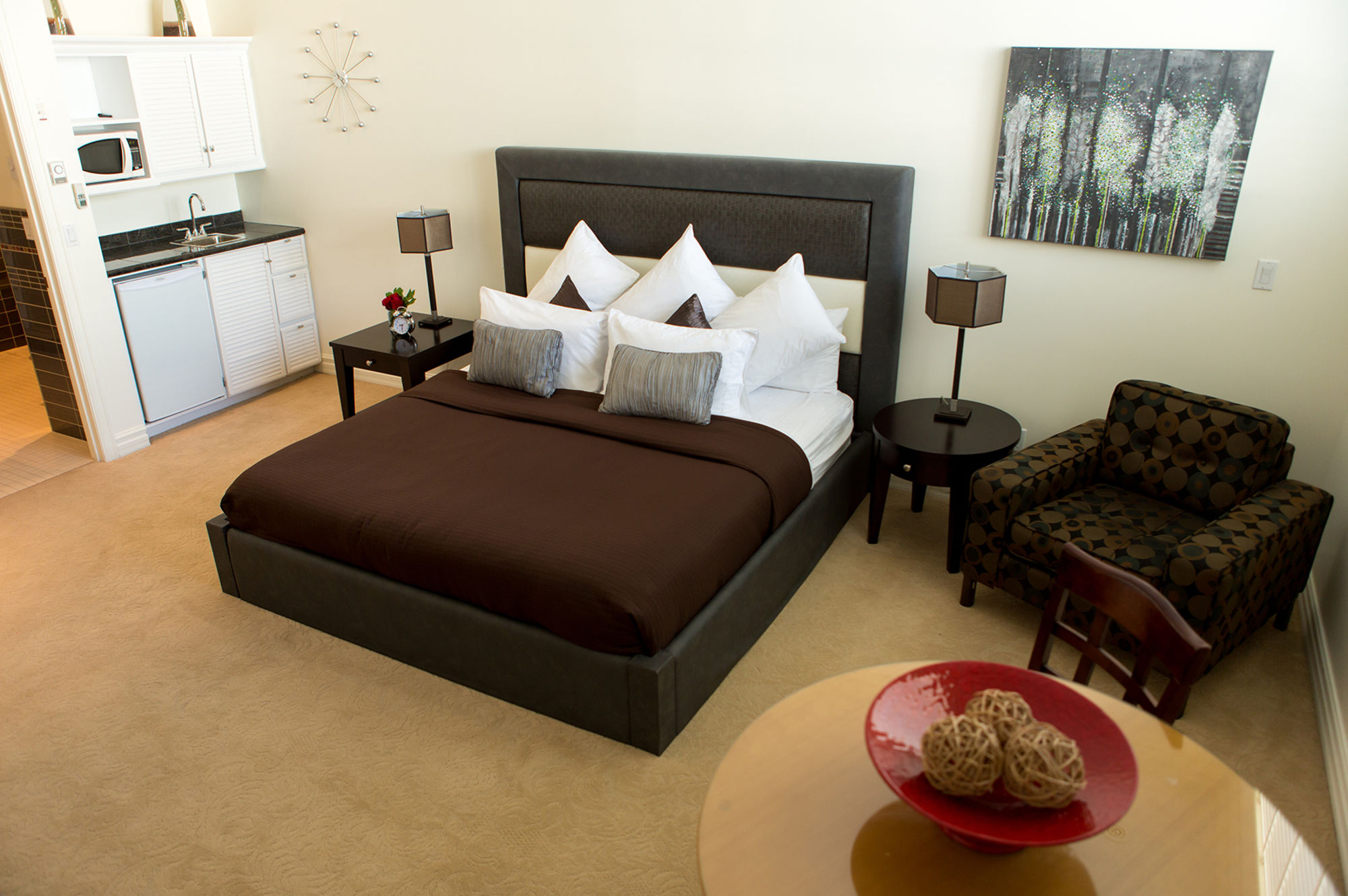 Фото Retro Suites Hotel