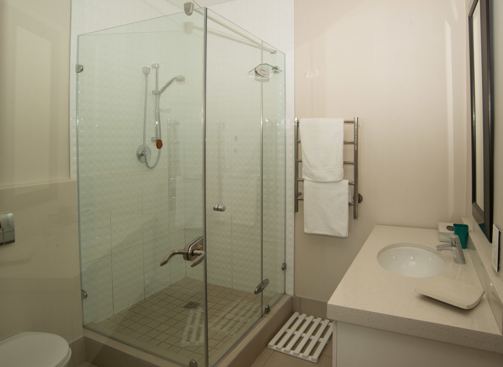 Фото The Blue Emerald