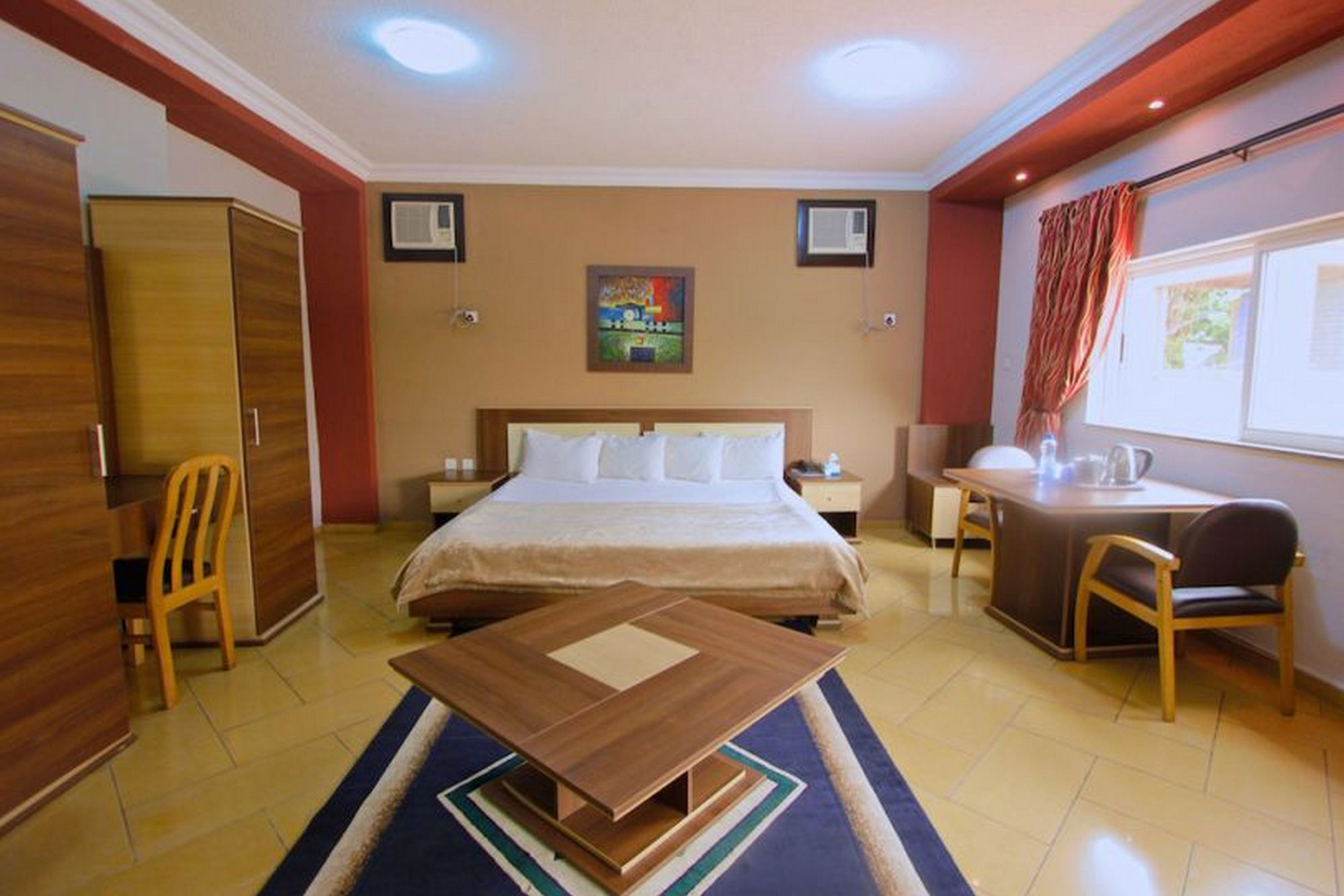 Фото Carliza Hotel Apapa