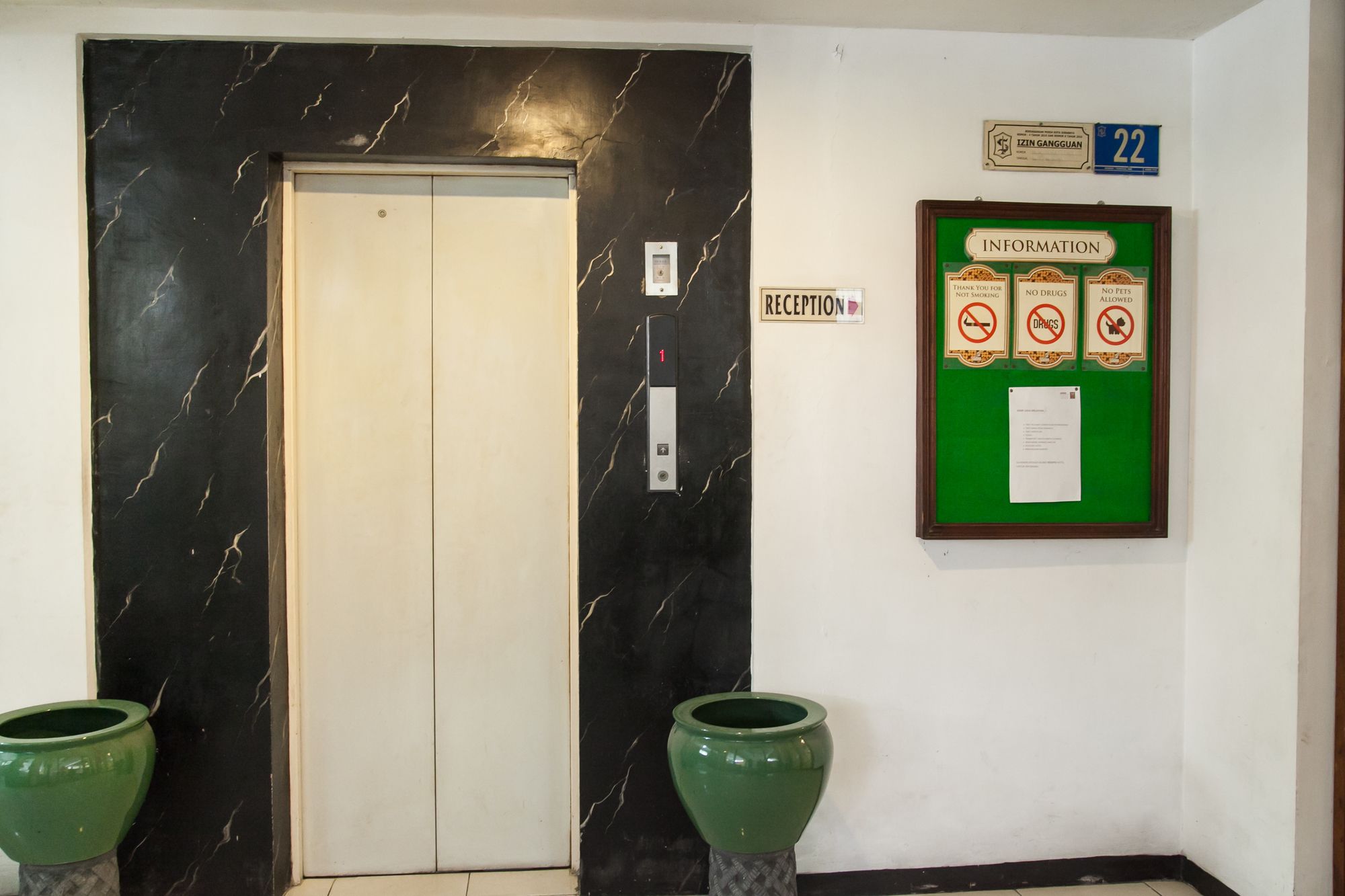 Фото RedDoorz near Gubeng Station