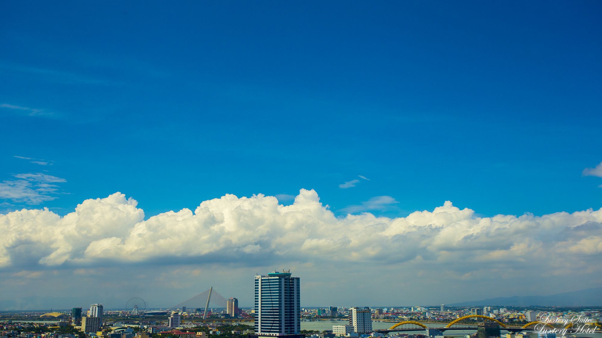 Фото Luxtery Hotel