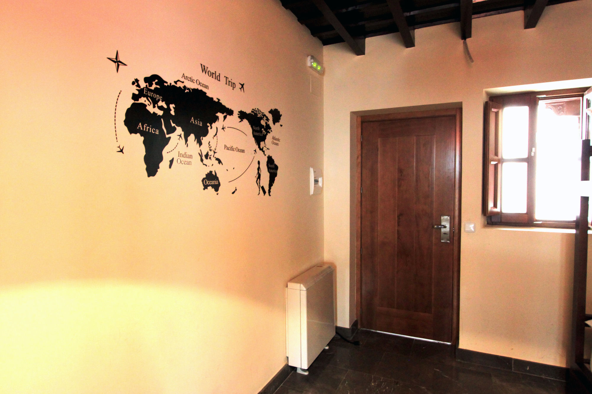 Фото Hotel Mercader de Sedas