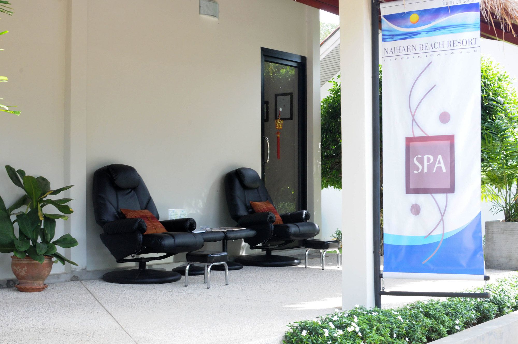 Фото Naiharn Beach Resort