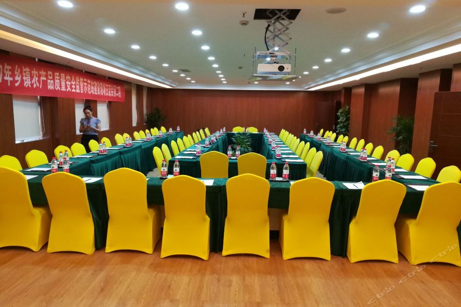 Фото Caifu Holiday Hotel