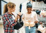 Sade Lingerie Store (İstanbul, Esenyurt, Hacı Bayram Veli Cad., 57-59B), tienda de lencería y moda baño