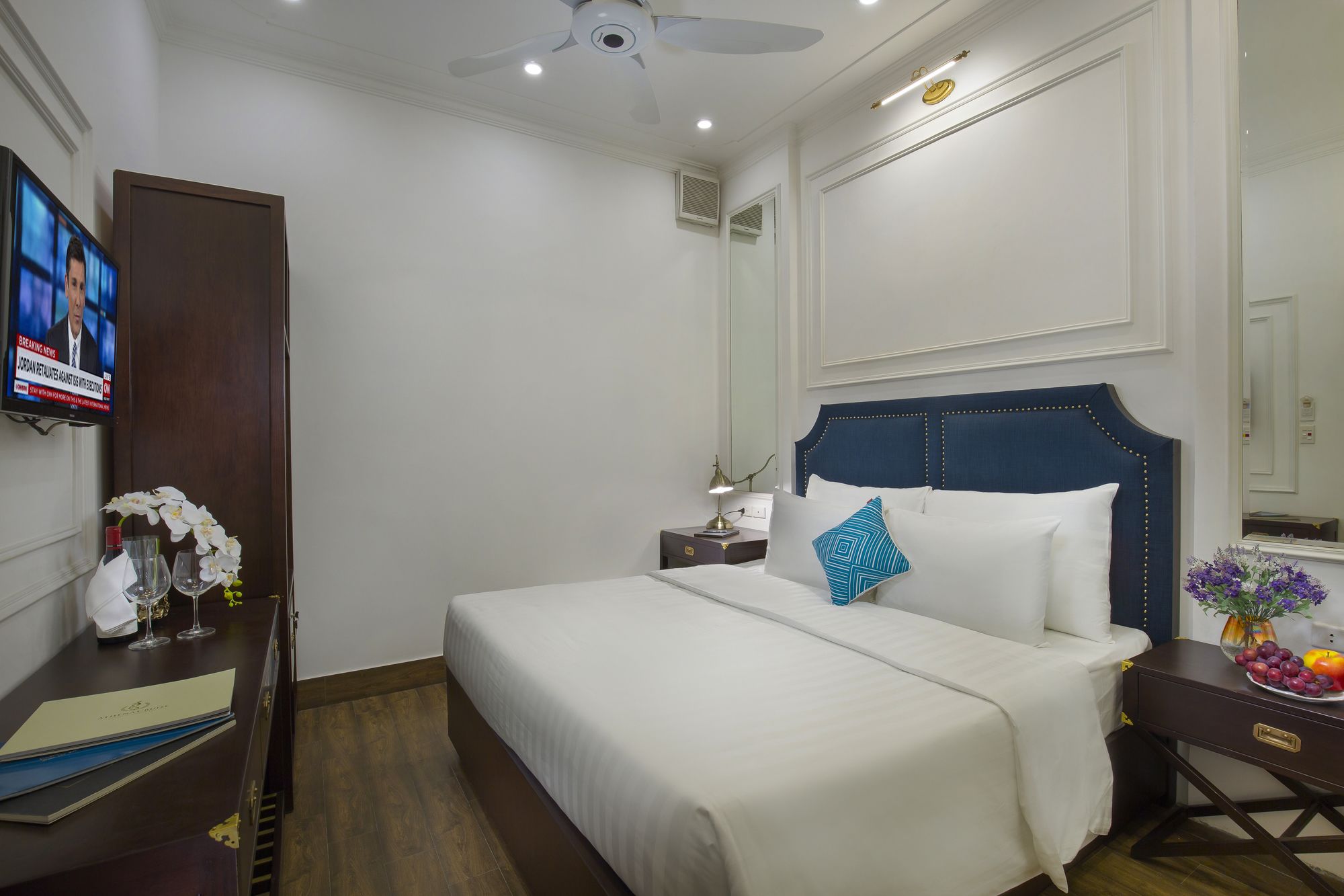 Фото Golden Rooster Hotel