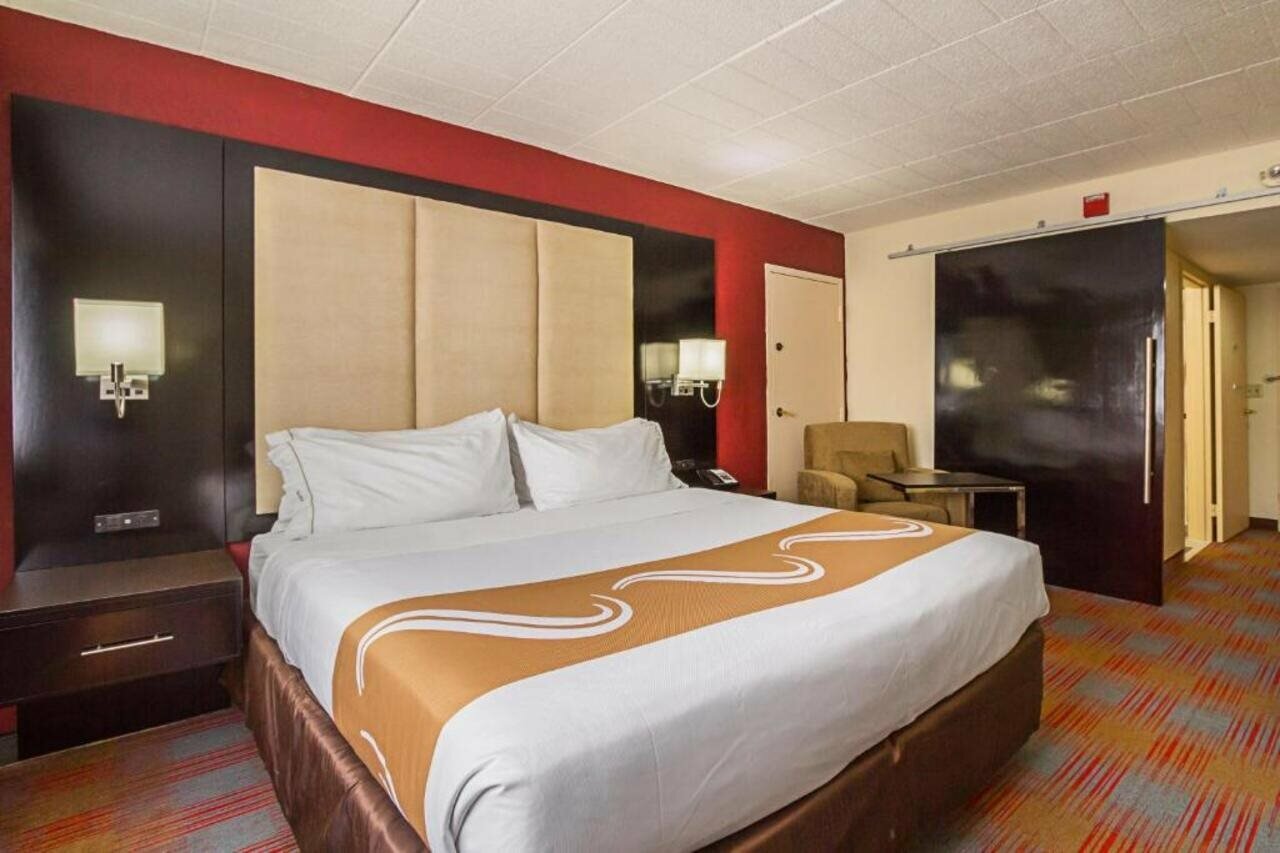 Фото Quality Inn & Suites