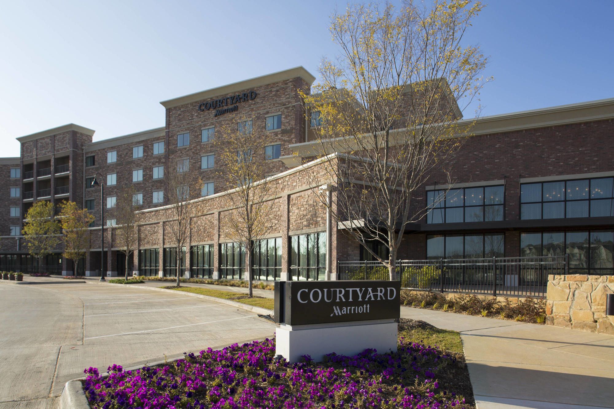 Фото Courtyard by Marriott Dallas Flower Mound