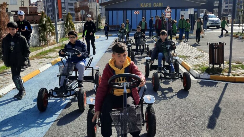 School Aydin Tanriverdi Middle School, Kars, photo