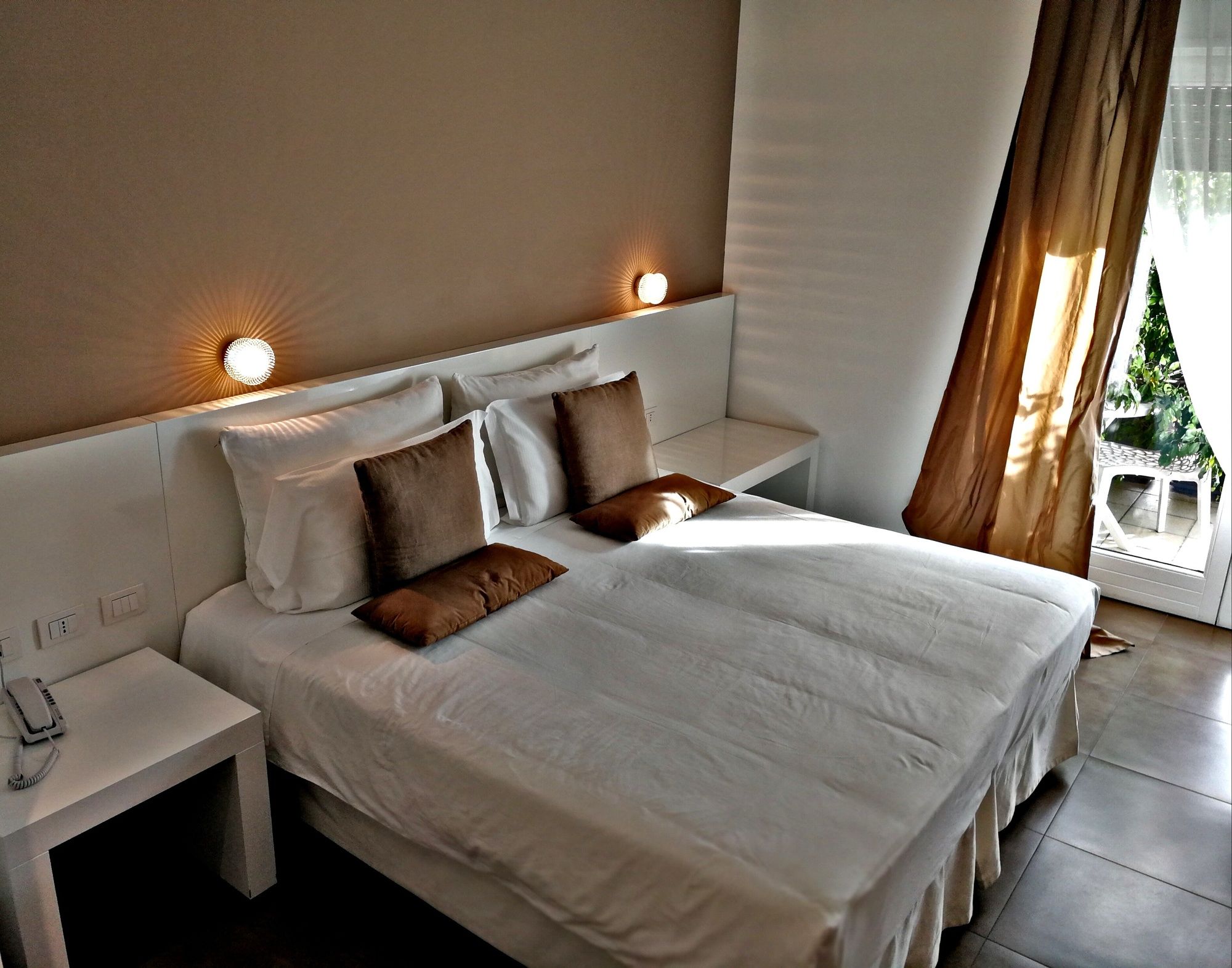 Фото Light Guest House