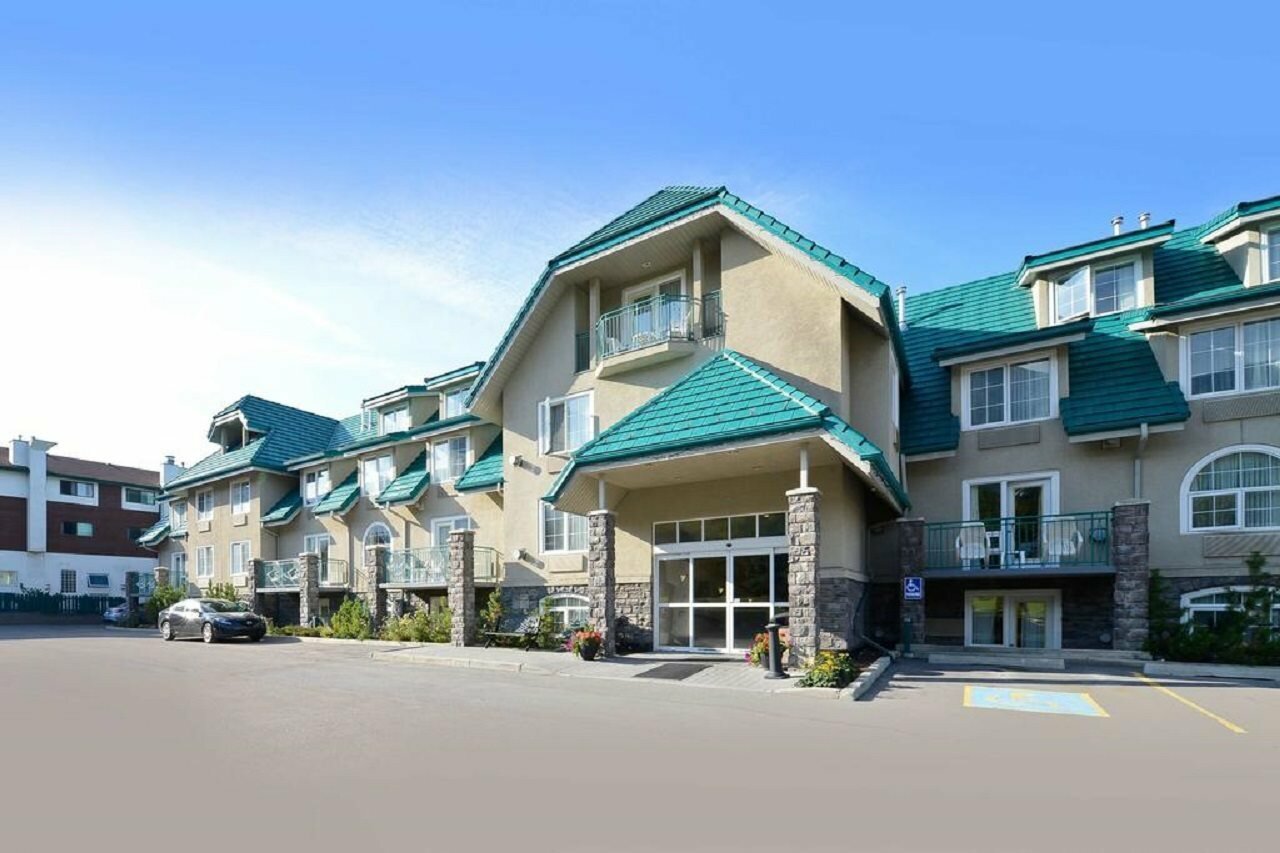 Фото Pocaterra Inn and Waterslide