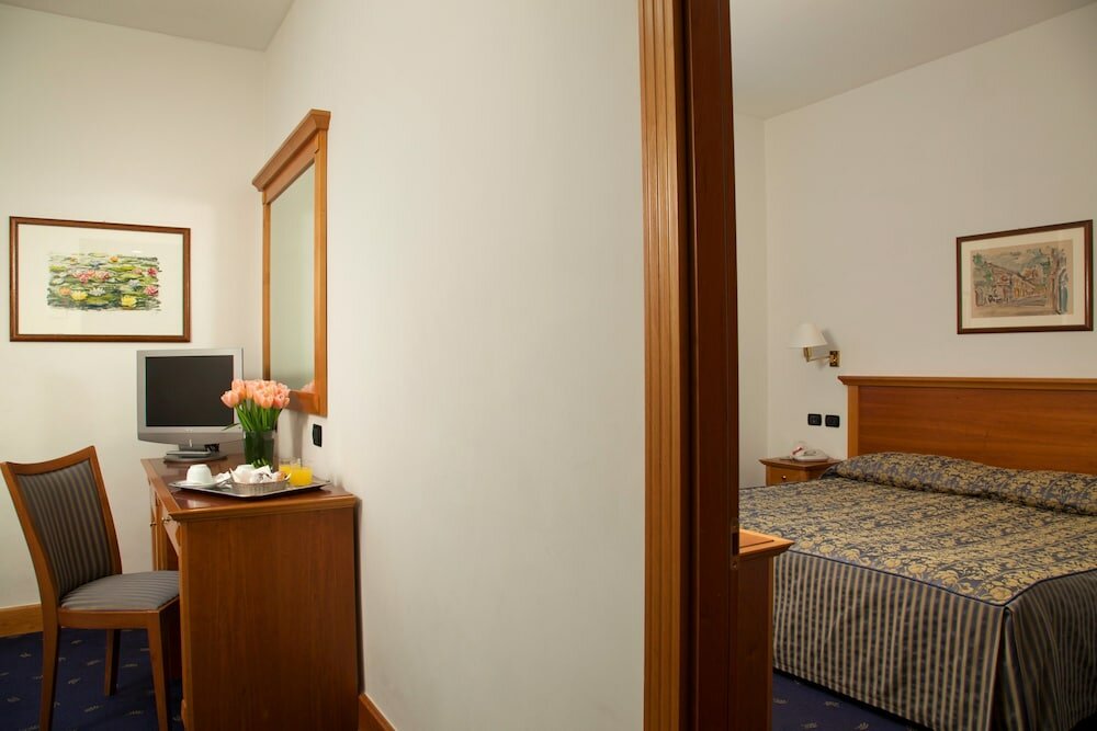 Фото Hotel Diplomatic