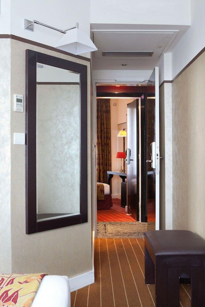 Фото Hotel Eiffel Seine