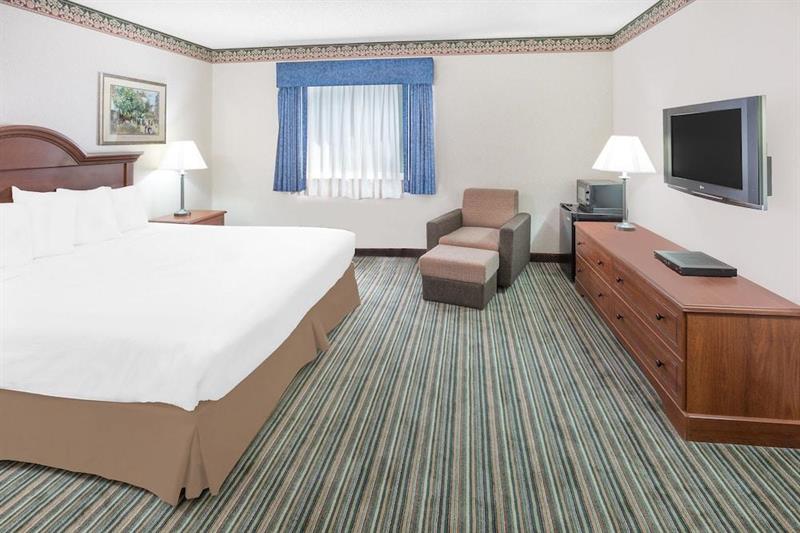 Фото SureStay Plus Hotel by Best Western Redding