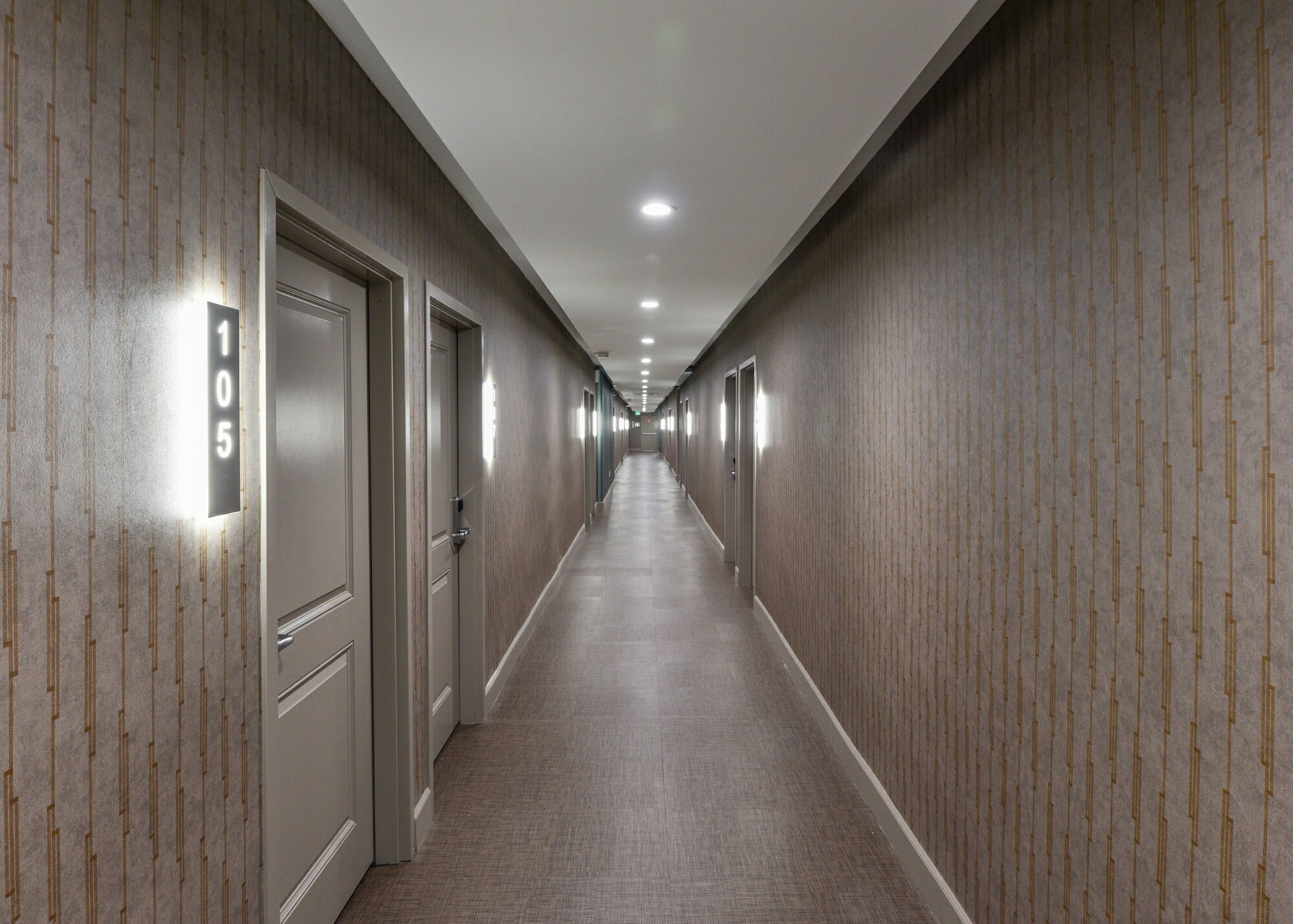 Фото Hollywood Inn Suites Hotel
