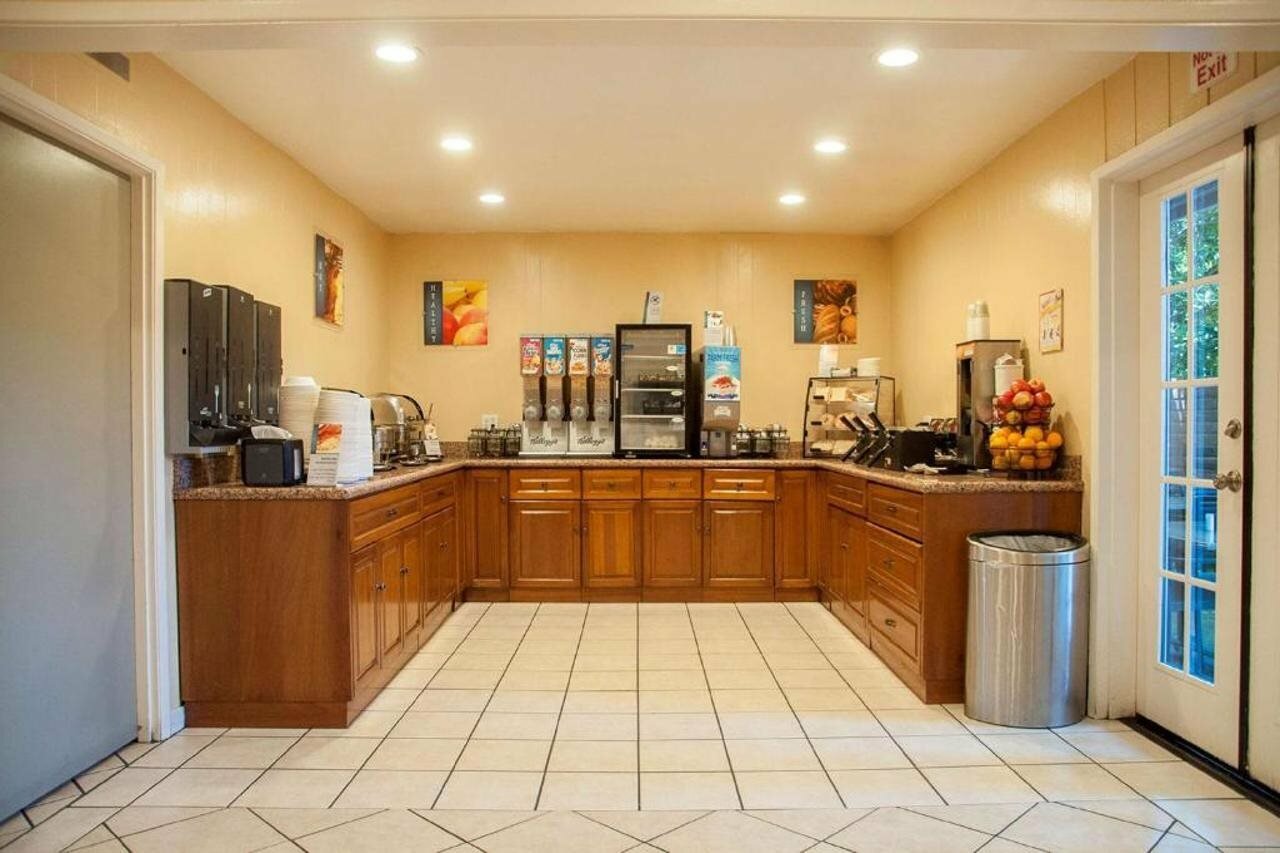 Фото Best Western Village Inn