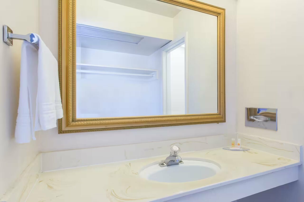 Фото Days Inn by Wyndham Modesto