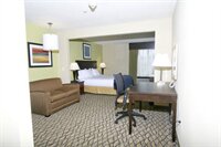 Фото Wingate by Wyndham Roseville/Detroit