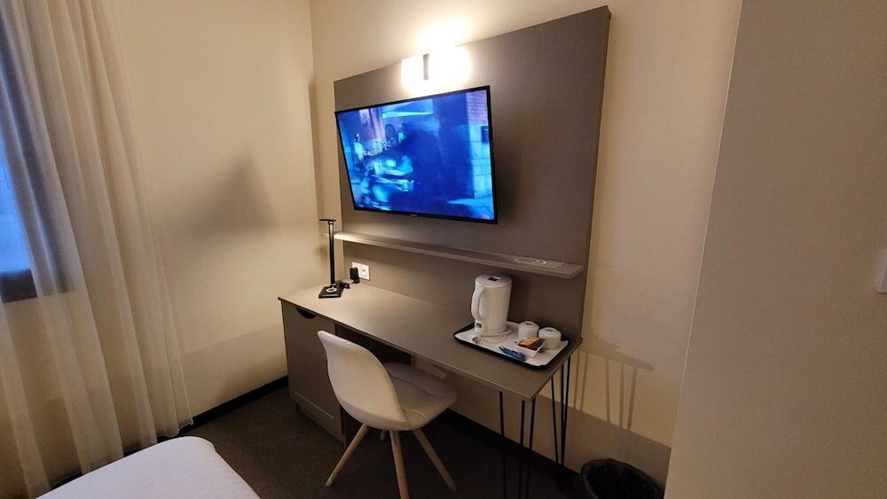 Фото Hôtel Le Valois, Cognac Centre