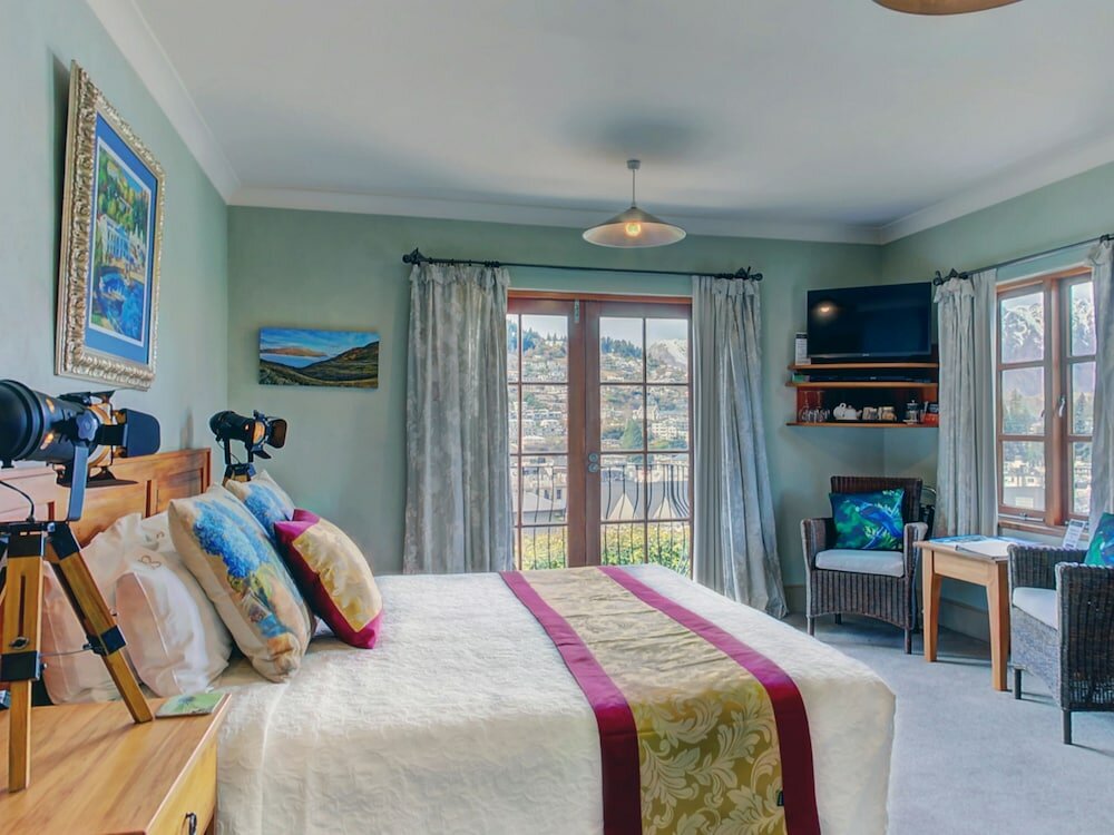 Фото Browns Boutique Hotel