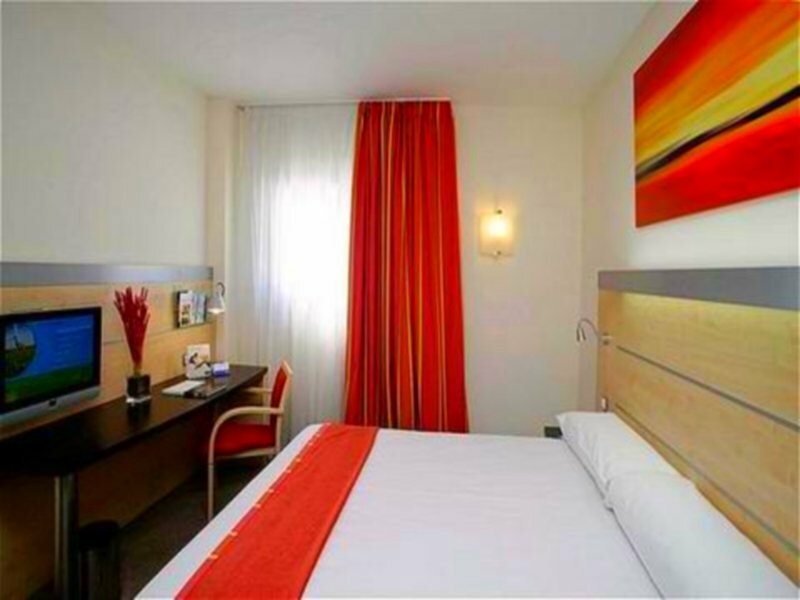 Фото Holiday Inn Express Barcelona City 22@
