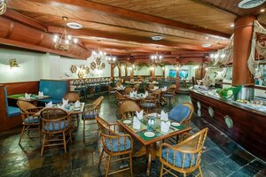 Гостиница Hotel Holiday International