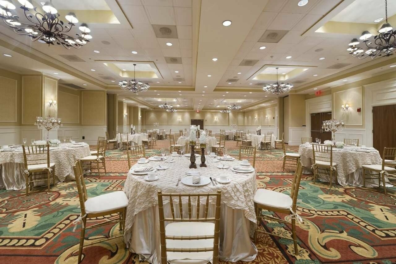 Фото Embassy Suites Tampa Downtown