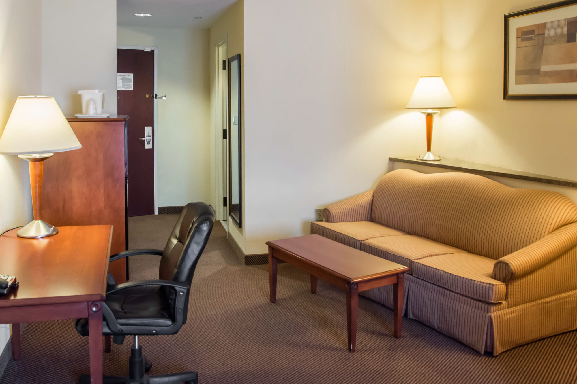 Фото Comfort Suites Cincinnati Airport