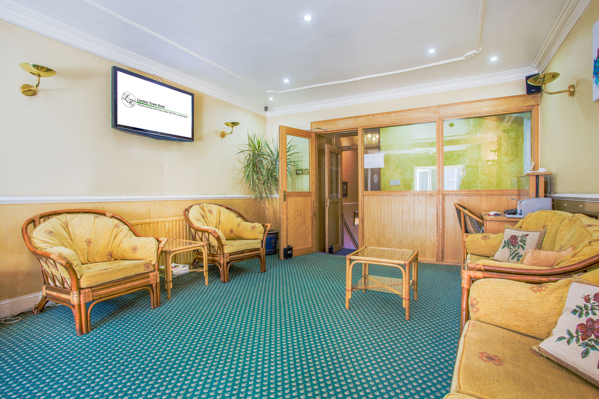 Фото London Town Hotel