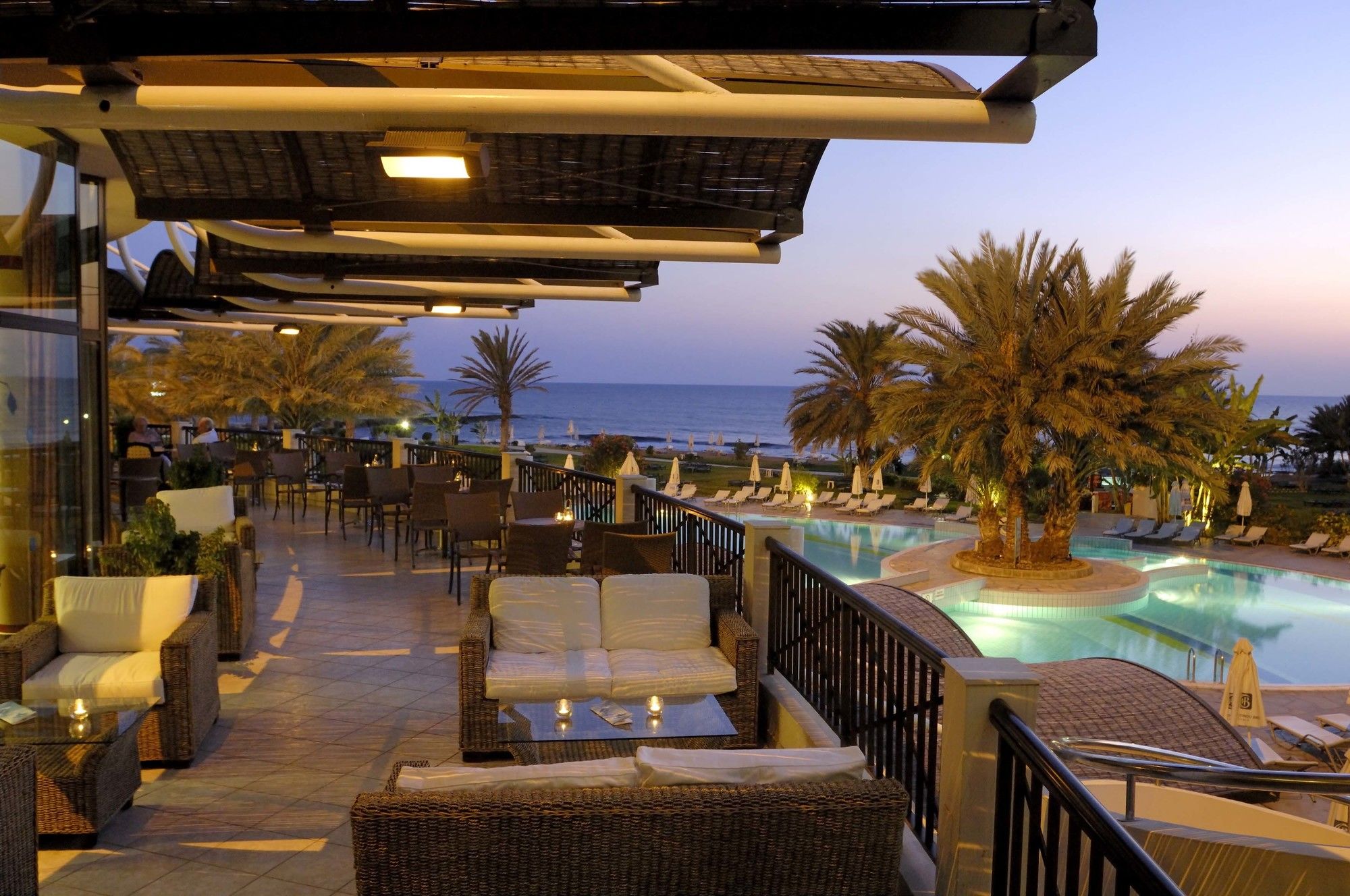 Фото Constantinou Bros Athena Beach Hotel