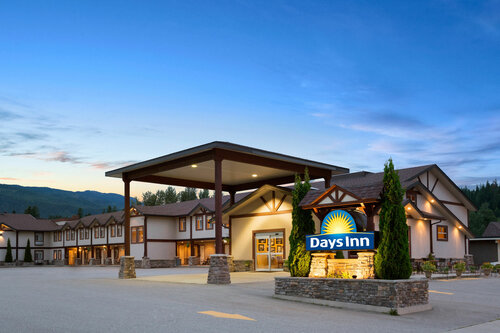 Гостиница Days Inn & Suites by Wyndham Revelstoke в Ревелстоке