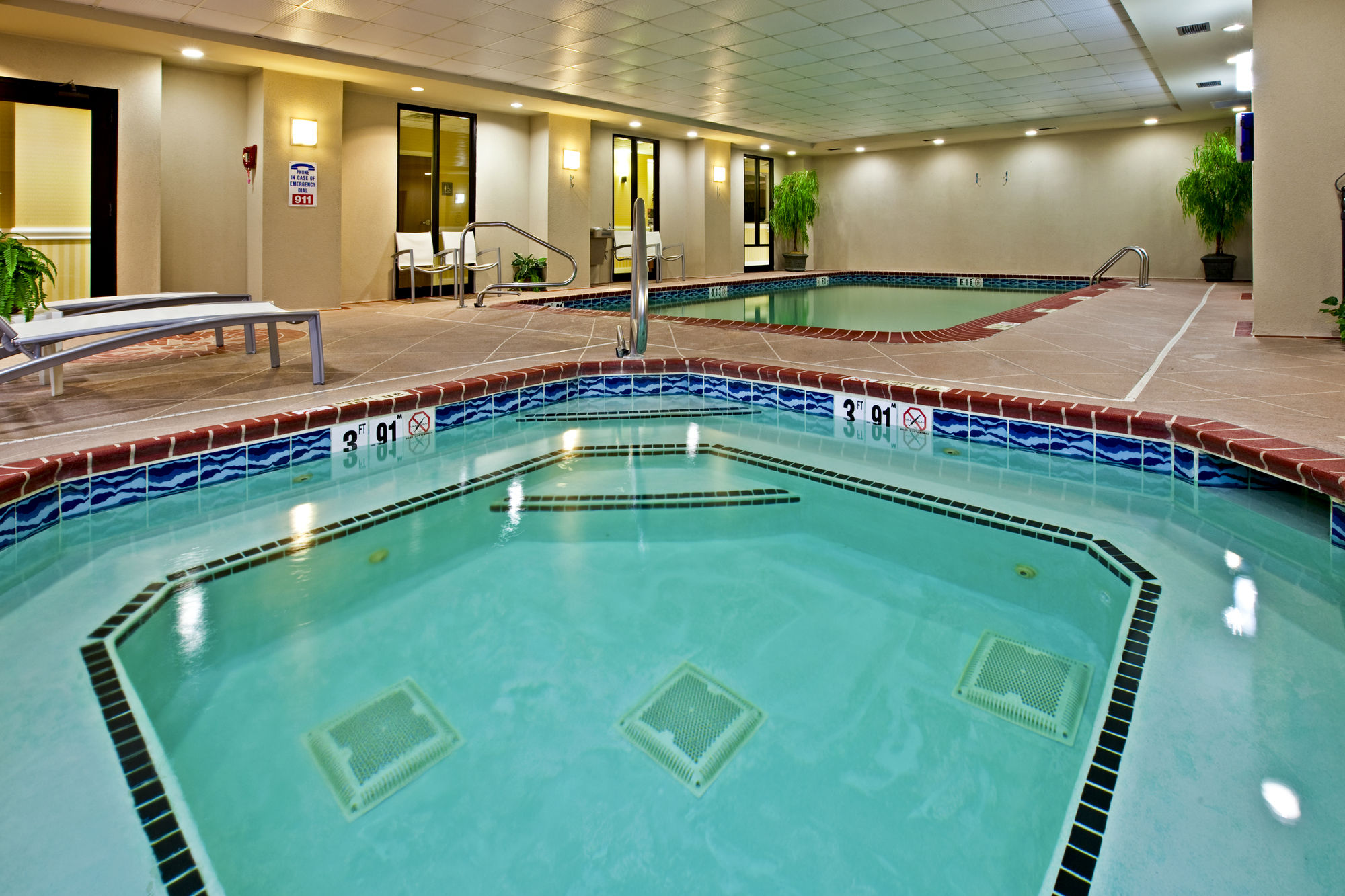 Фото Holiday Inn Express Hotel & Suites Louisville East, an Ihg Hotel