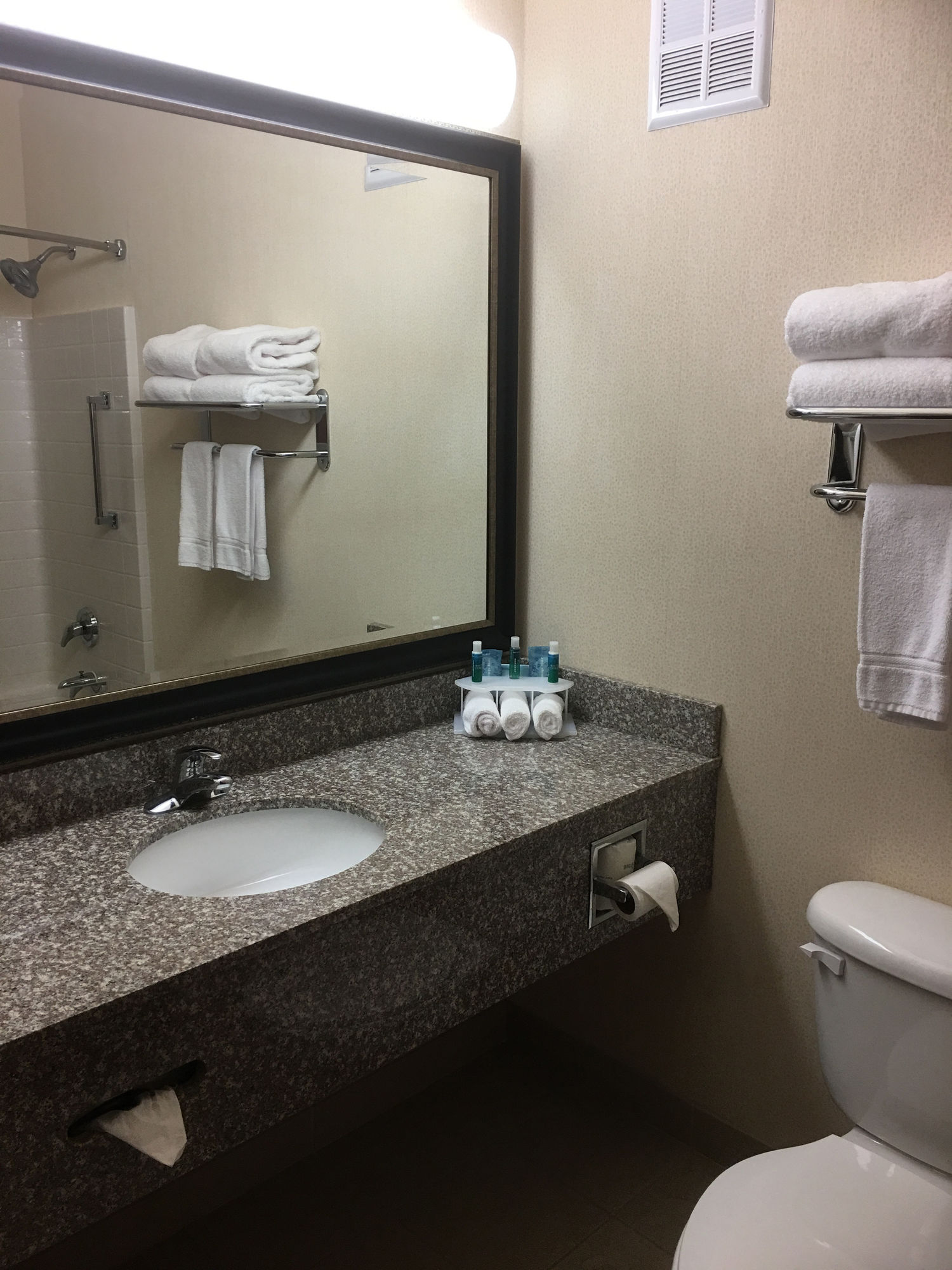 Фото Holiday Inn Express Hotel & Suites Seaside-Convention Center, an Ihg Hotel