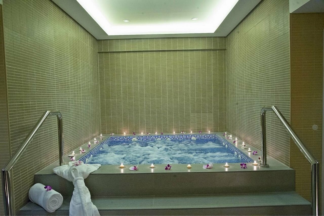 Фото Ramada by Wyndham Abu Dhabi Corniche