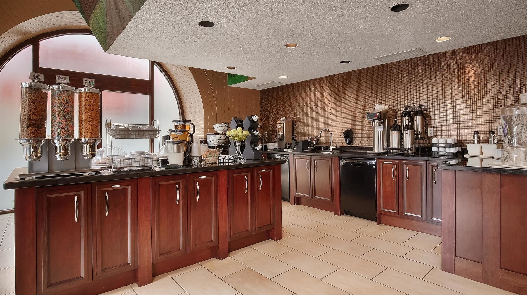 Фото Best Western Downtown Sudbury Centreville