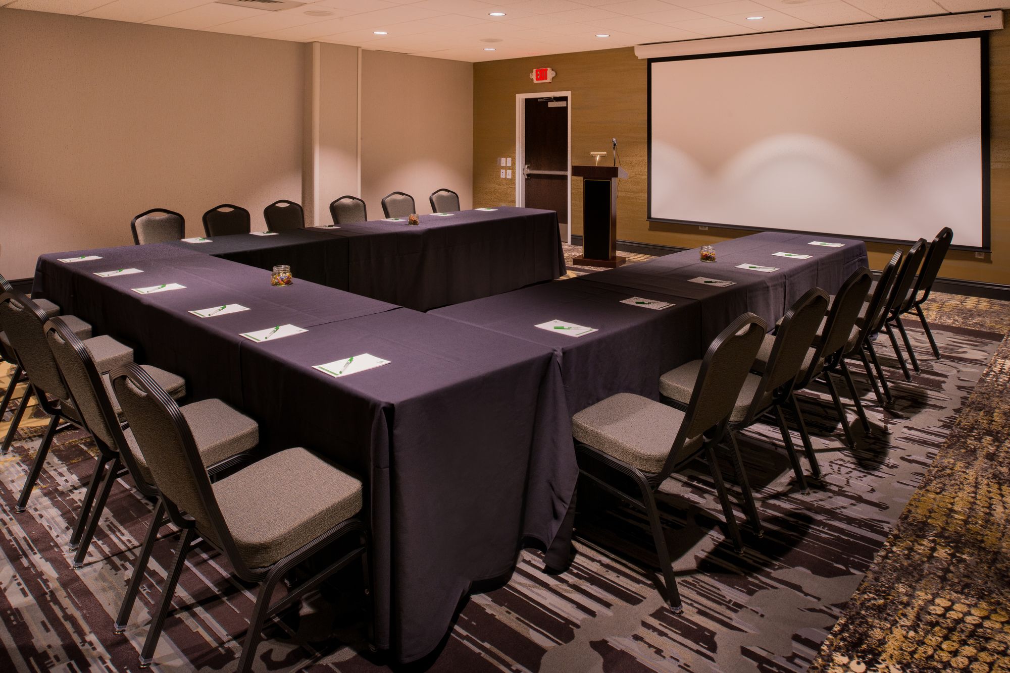 Фото DoubleTree by Hilton Raleigh Crabtree Valley