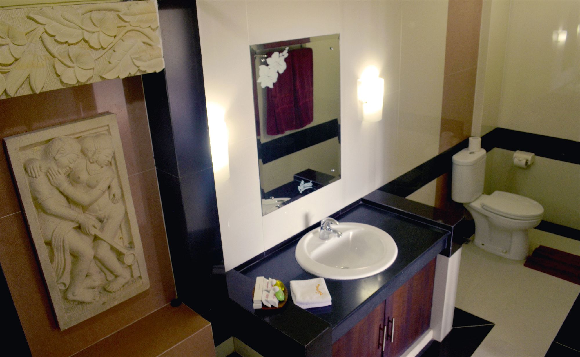 Фото Nirmala Hotel and Convention Centre