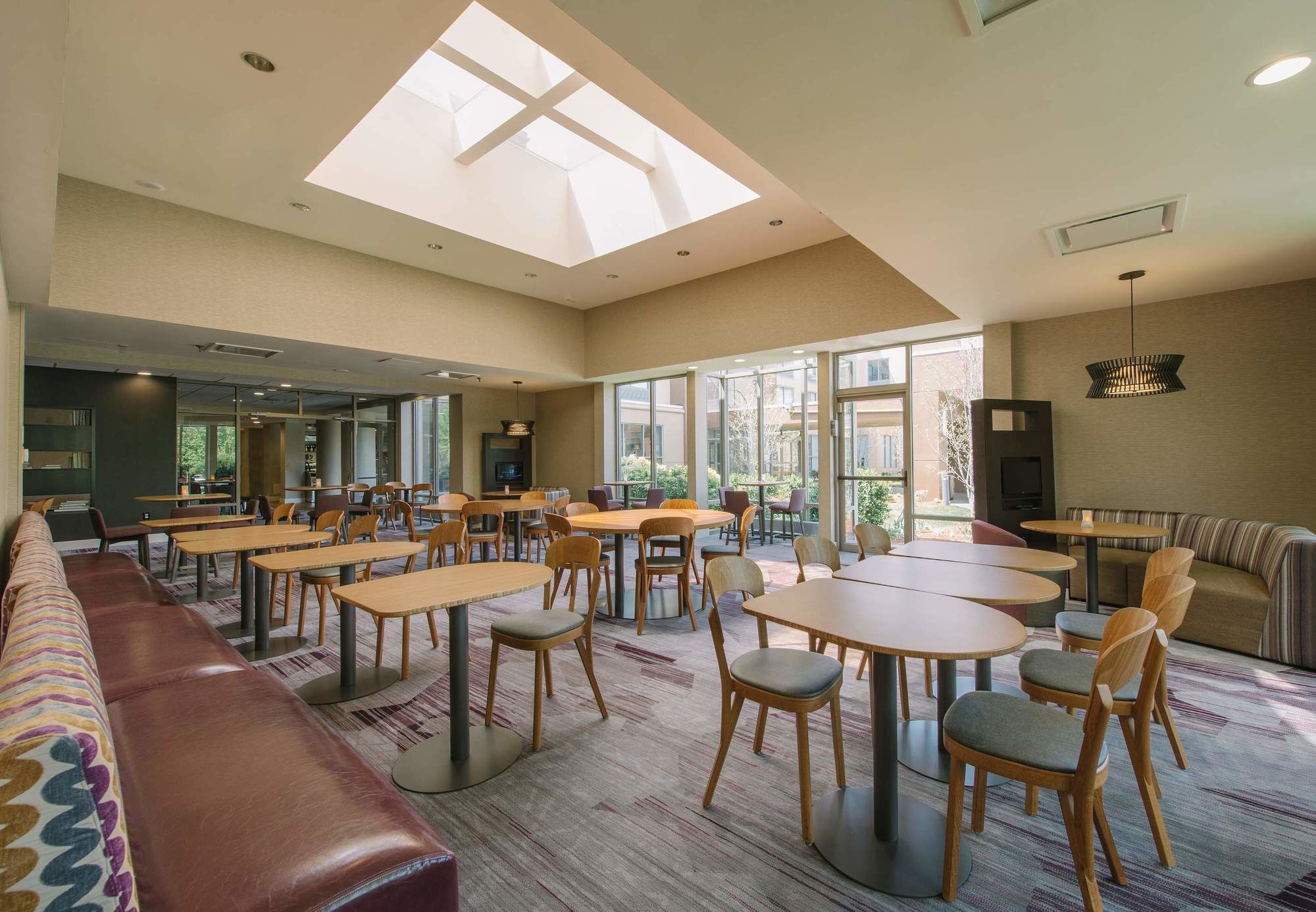 Фото Courtyard by Marriott Nashua