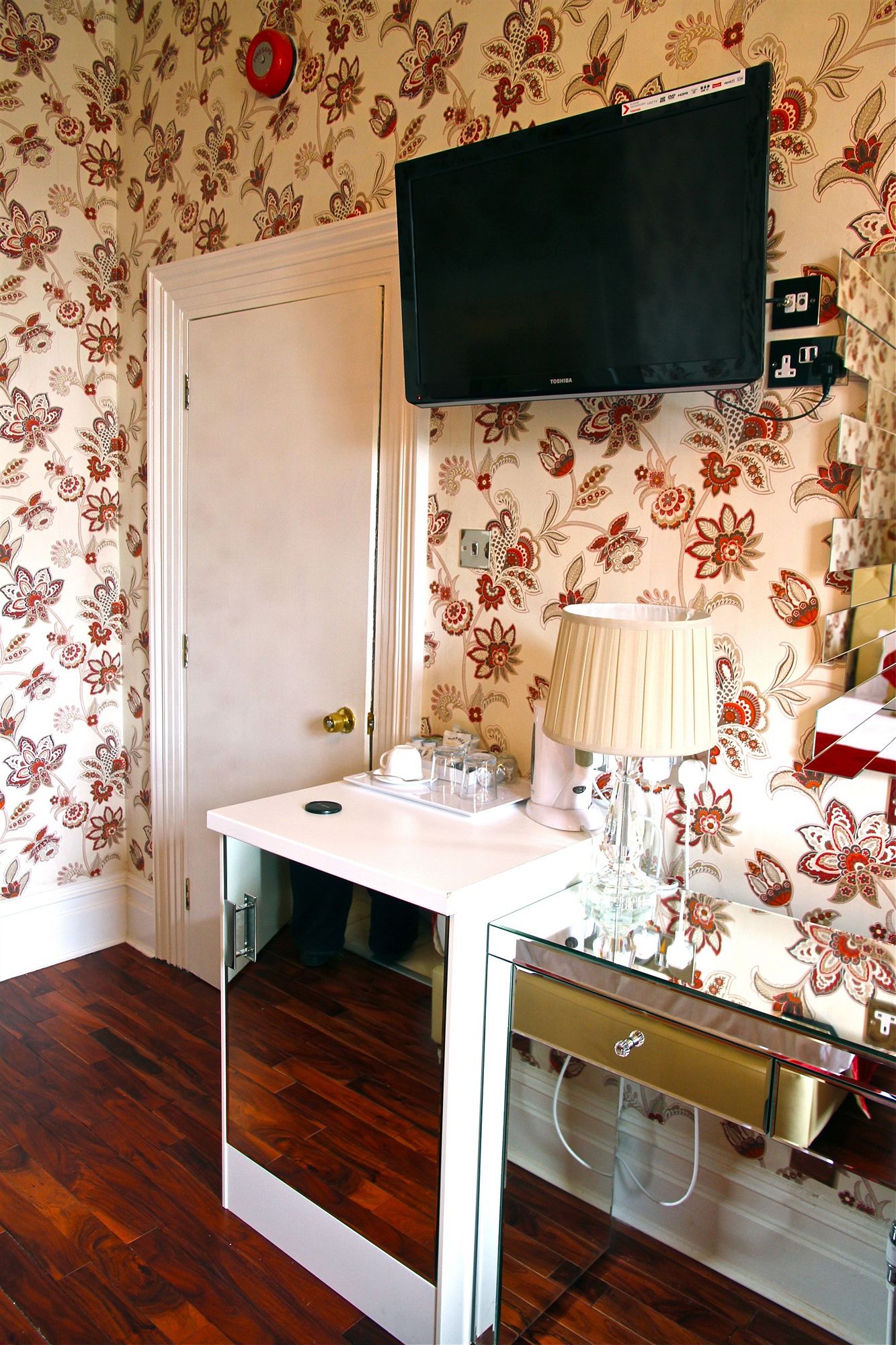 Фото Crompton Guest House