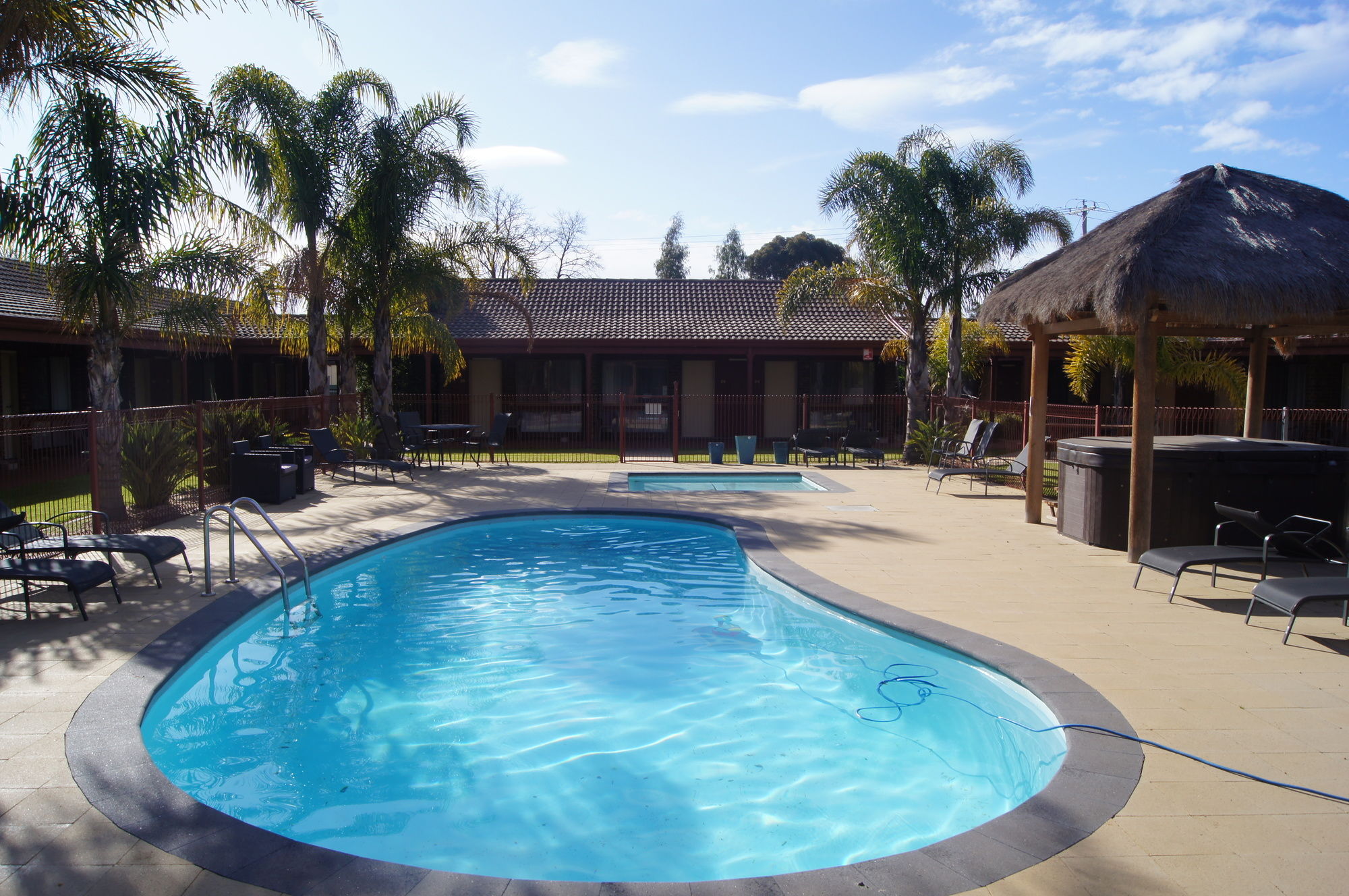 Фото отеля 2