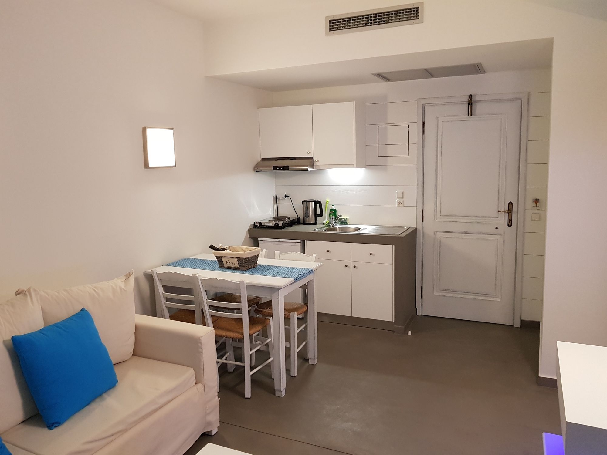 Фото Niriides Hotel