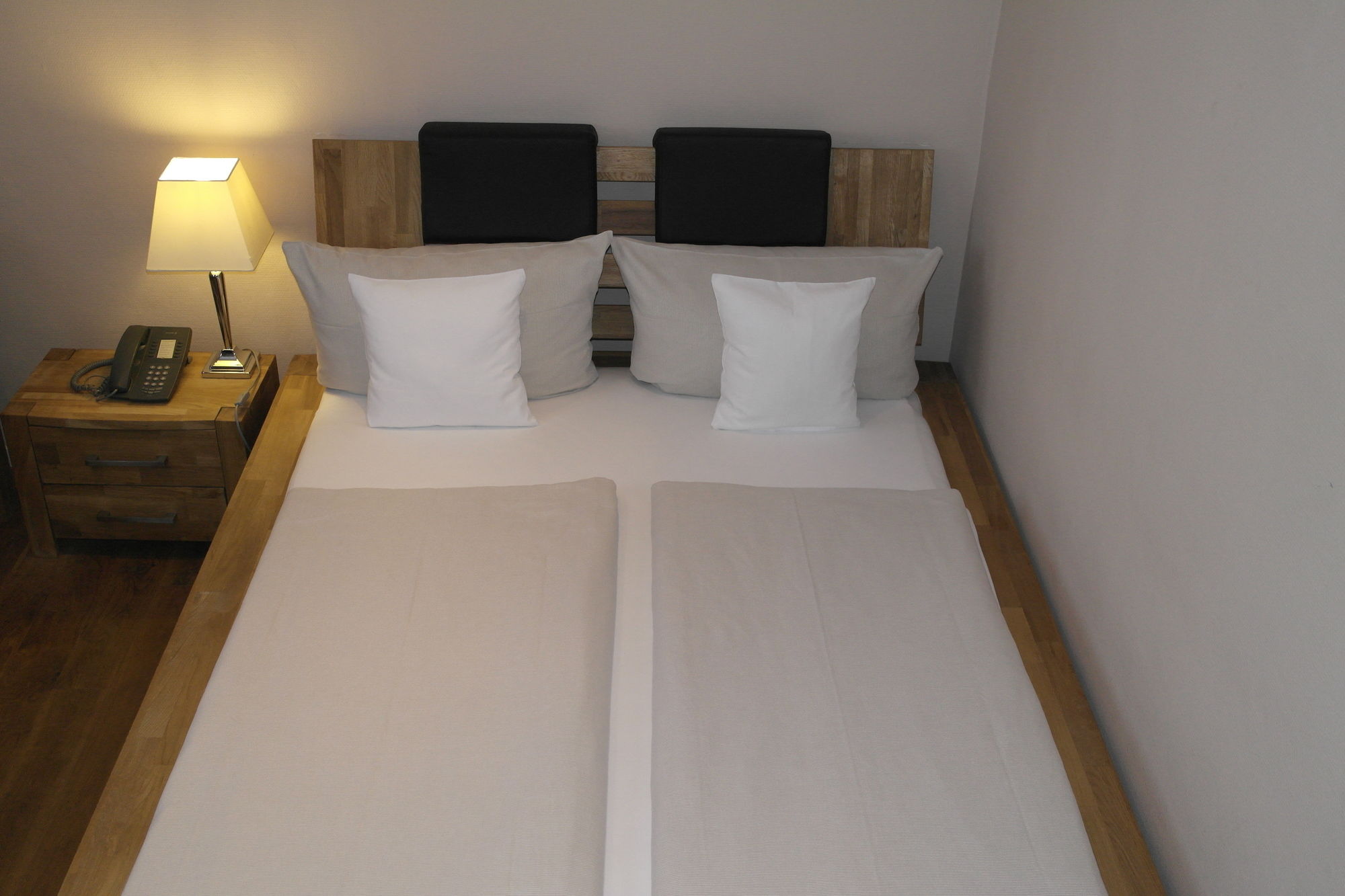 Фото Hotel Attaché