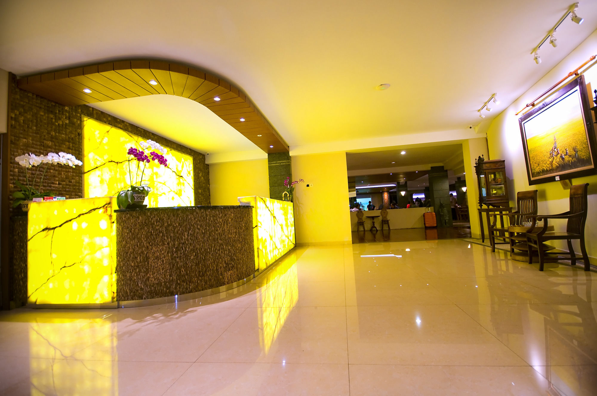 Фото Sukajadi Hotel and Gallery