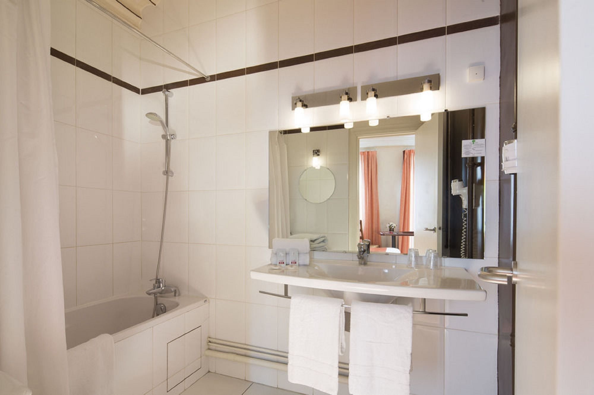 Фото Hôtel Londres Saint Honoré