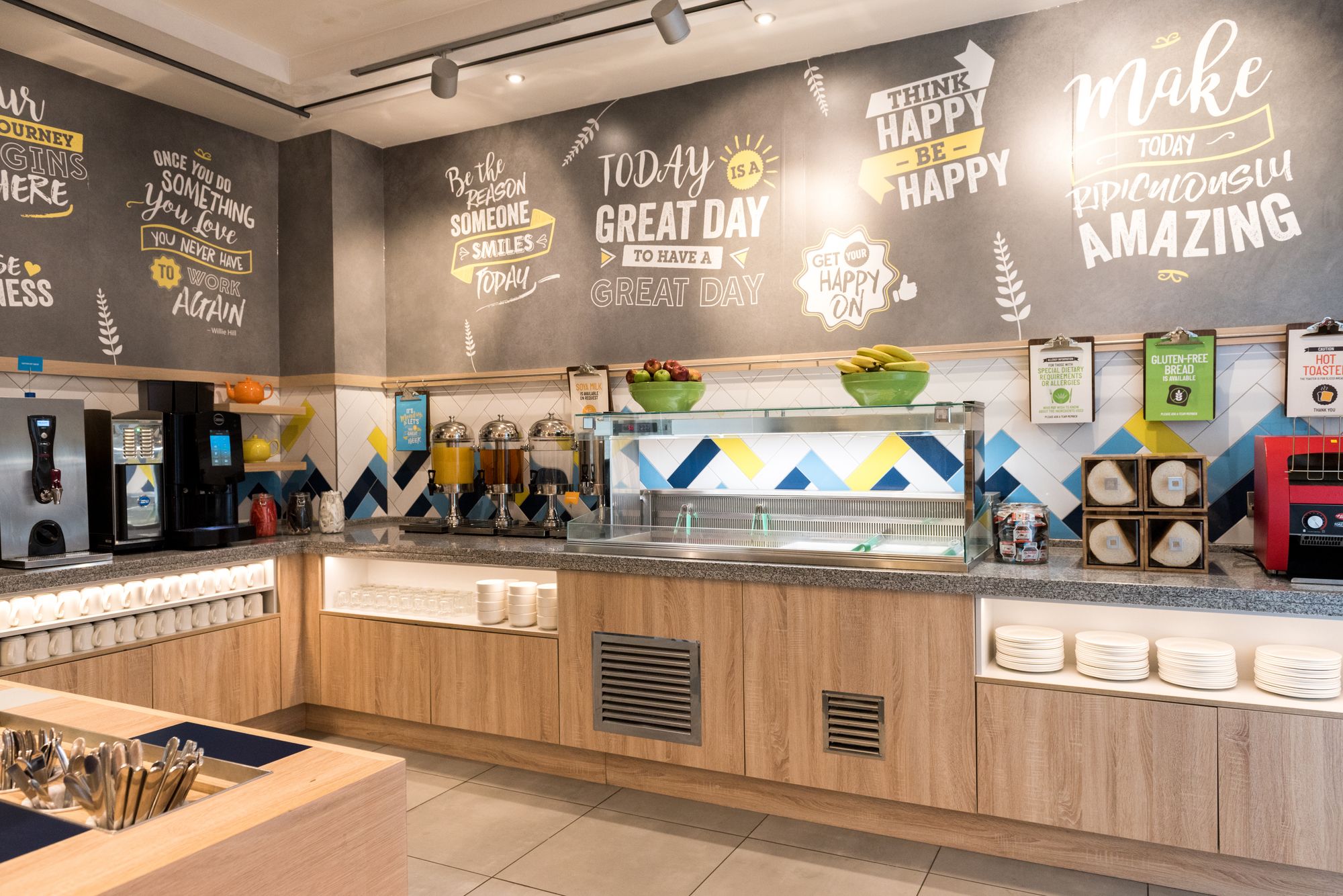 Фото Hampton by Hilton Antwerp Central Station