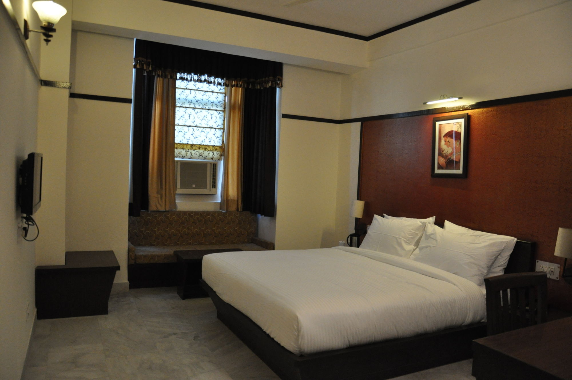 Фото Hotel Krishna Sagar Nh24